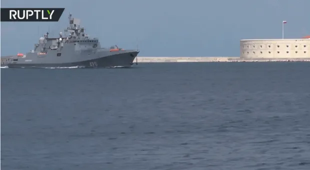 В Севастополь от сирийских берегов вернулся ракетный фрегат «Адмирал Эссен» 