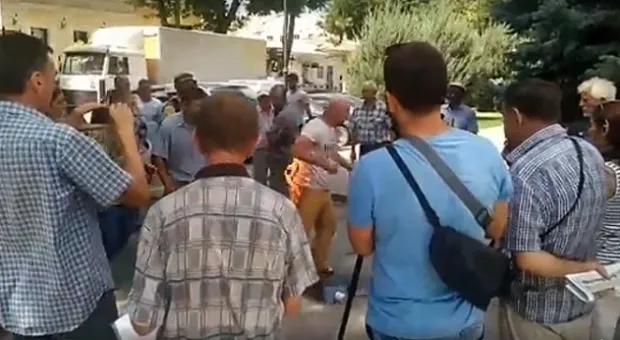 Живой факел осветил скандальную стройку микрорайона «Крымская Роза» в Симферополе