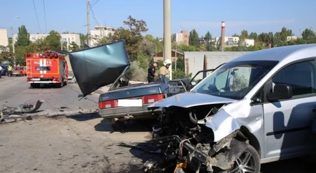 Мужчина погиб при столкновении четырёх авто в Керчи