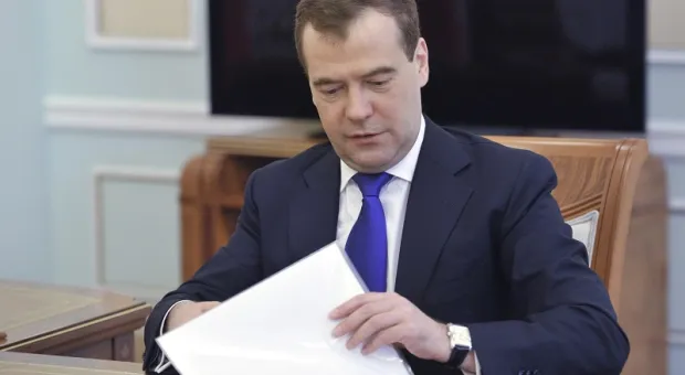 Какие поручения дал Медведев после совещания в Крыму