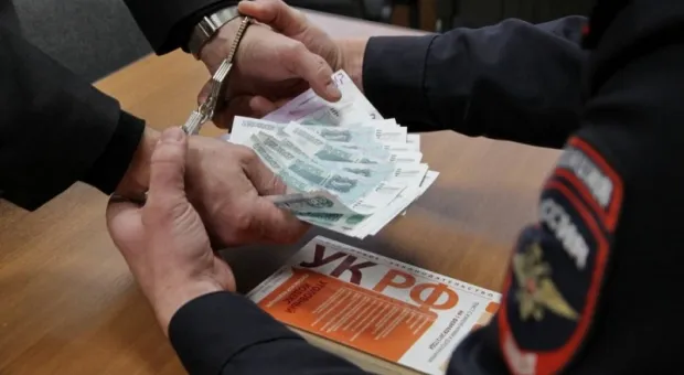 Инженер крымского ГУПа задержан при получении взятки
