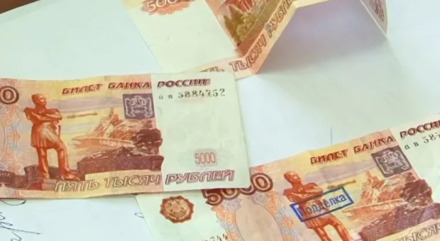 Пара крымчан сбывала на рынках фальшивые 5000 рублей