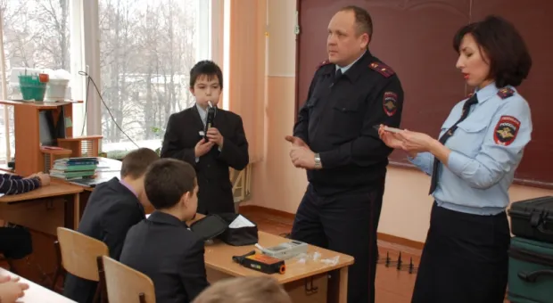 Полиция Севастополя займется прогуливающими школу детьми