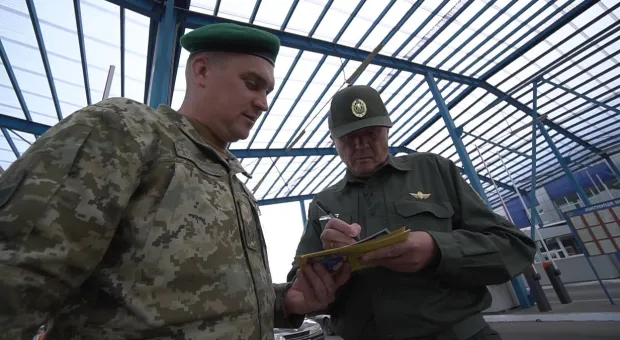 Пограничники Крыма устали отбиваться от щедрых предложений украинцев