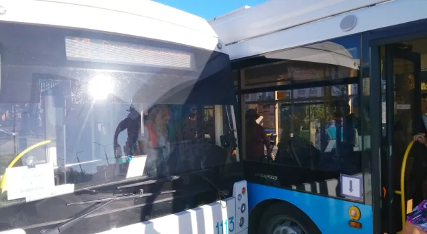 Битва троллейбусов в Севастополе закончилась их столкновением