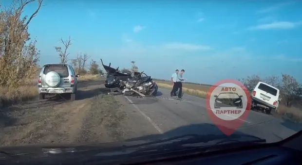 Пассажир погиб в столкновении легковушек в Крыму 