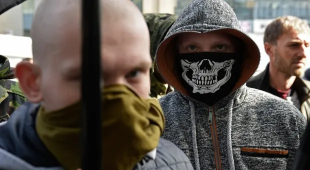 Они там власть: радикалы на Украине разнесли кафе из-за Крыма