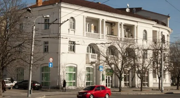 Главная детская библиотека Севастополя остаётся под замком