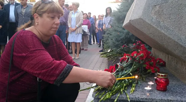 Севастопольцы скорбят о жертвах трагедии в Керчи 
