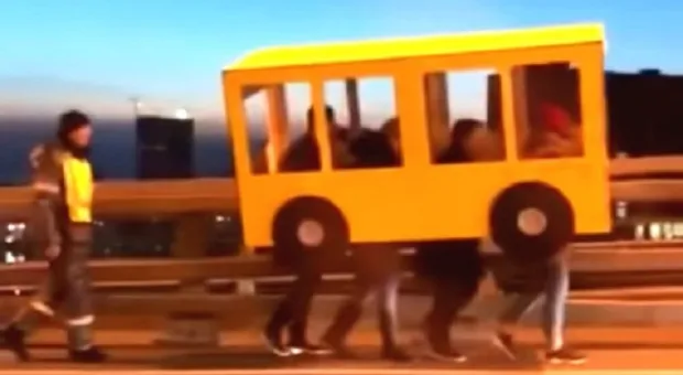 В Севастополе замечен прославившийся желтый автобус