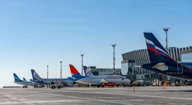 Рейсы в крымском аэропорту задержали из-за погоды