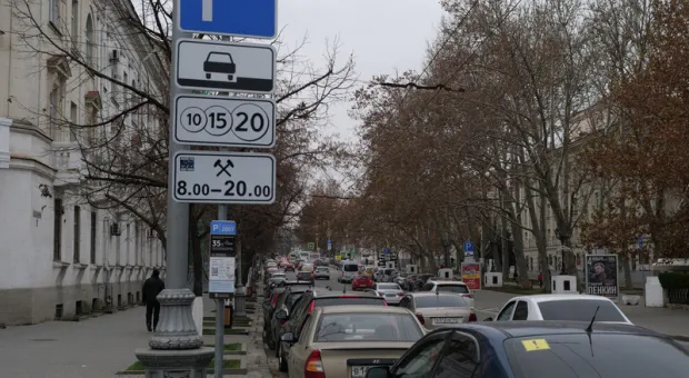 Плата за парковки в Севастополе превращается в благотворительность