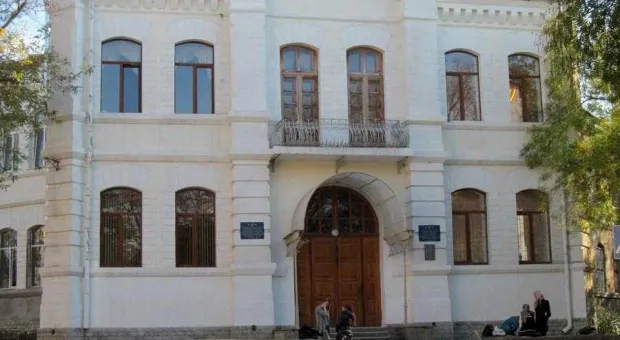 Директор севастопольской школы №3 рассказала о снятом учениками видео «обрушения потолка»
