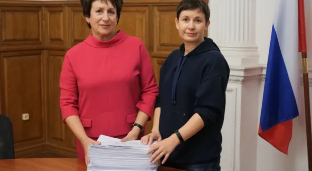 Подписи за спасение Матросского бульвара переданы в парламент Севастополя