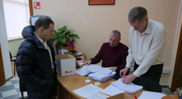Подписи жителей Севастополя за Матросский бульвар переданы губернатору Овсянникову