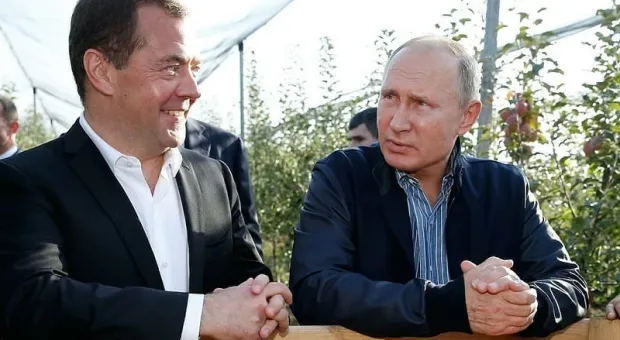 Взгляд из Крыма: Путин пока позволит Медведеву работать