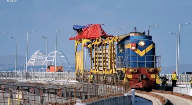 Железнодорожные пути проложили вплотную к Крымскому мосту