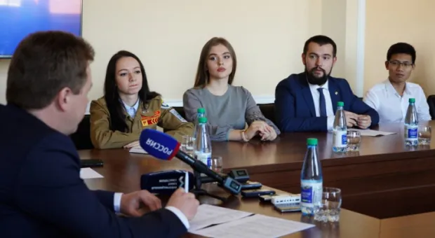 Губернатор Севастополя предложил студентам грантовые миллионы и стажировку в правительстве 