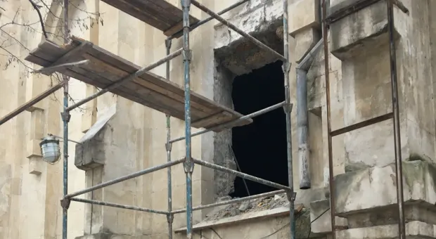 «Что скажут, то и сломаем»: как ремонтируют старинный костёл в Севастополе