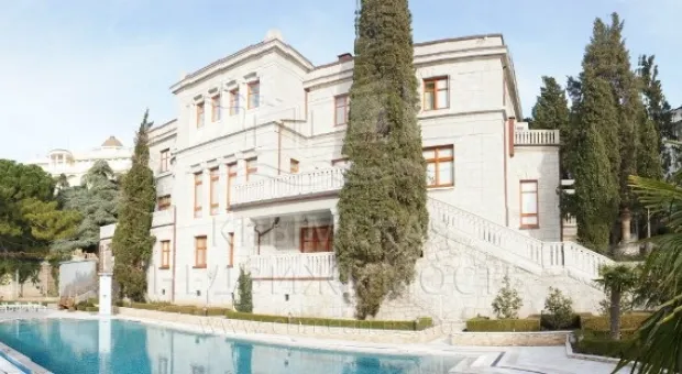 Кто стоит за продажей дворца Мурад-Авур в Крыму