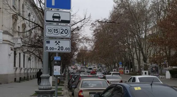 Власти Севастополя введут парковочные абонементы