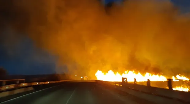 Автомобили в Крыму ехали по огненному коридору