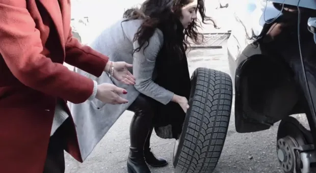 #ЛедиРулят: Как хрупкой девушке поменять колесо