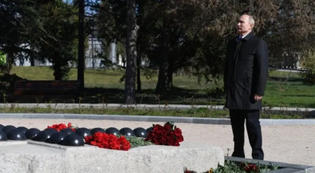 Путин возложил цветы к памятнику адмиралу Корнилову в Севастополе
