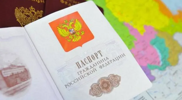 Что стоит за слухами о выдаче жителям Донбасса российских паспортов?