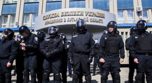 Новости России - Украинские военные открыли огонь у КПП, где обещали начать пропуск людей из Донбасса