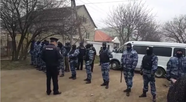 Силовики проводят массовый обыск в Крыму