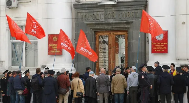Губернатор Севастополя спровоцировал пикет против «Единой России» 