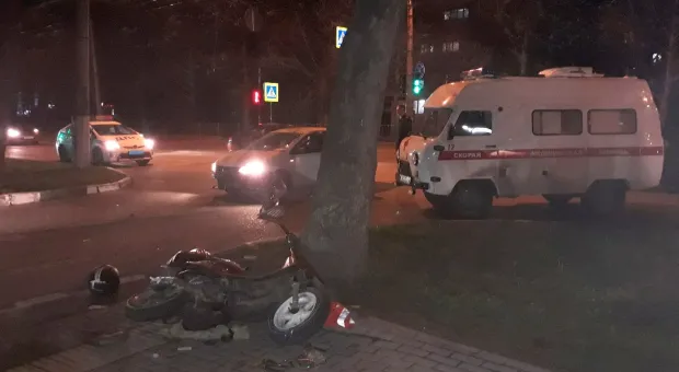 В Севастополе водитель мопеда пострадал в ДТП 