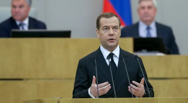 Заоблачными ценами на бензин в Крыму озаботился Медведев
