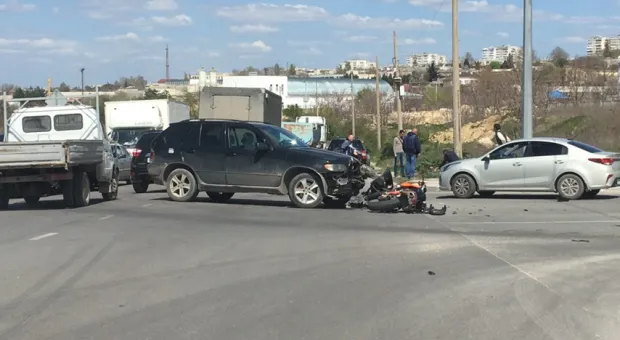 В Севастополе столкнулись BMW и мотоцикл 