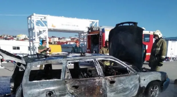 В Севастополе на платной стоянке сгорел автомобиль
