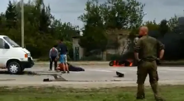 В Севастополе от столкновения с иномаркой скутер загорелся 