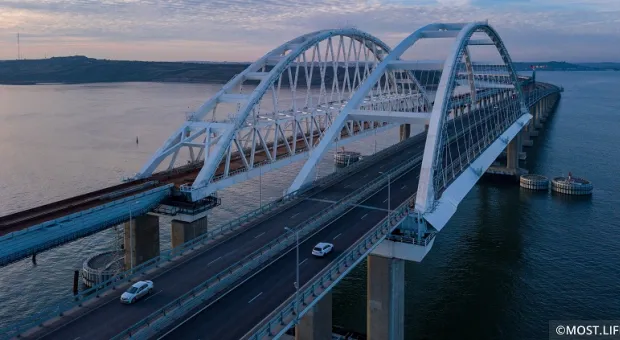 Мост через пролив стал для туристов главным путем в Крым