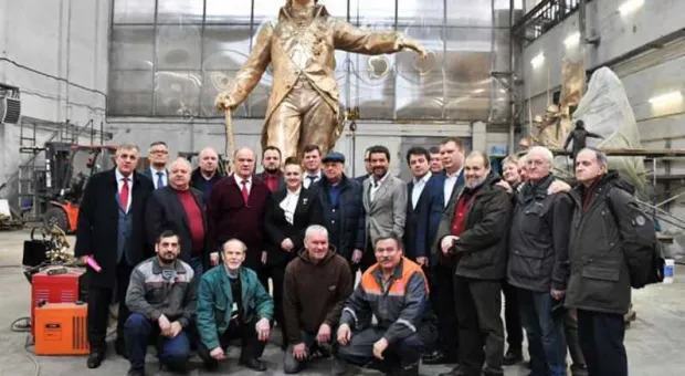 Почему на памятник Потёмкину в Севастополе скидывается правительство России