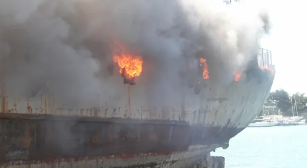 В Севастополе горел корабль