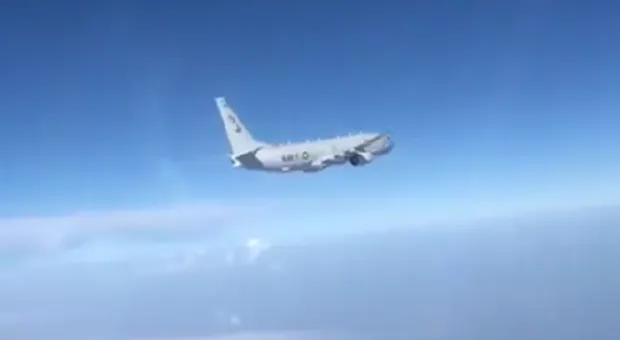 Видео перехвата российским СУ-27 самолета ВМС США возле Крыма появилось в сети