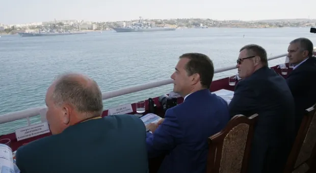 Премьер-министр РФ Медведев посетил Севастополь на День ВМФ