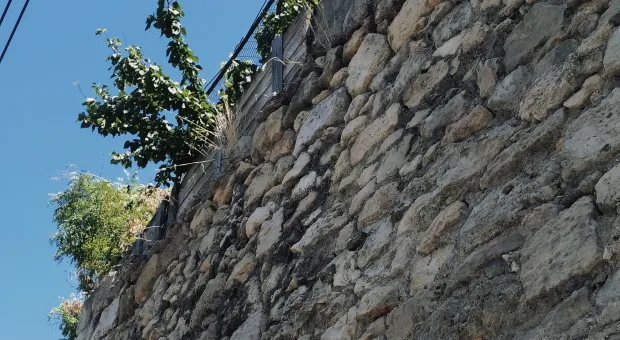 Новости Севастополя - В Севастополе грузовик «прилёг отдохнуть» на обочину 