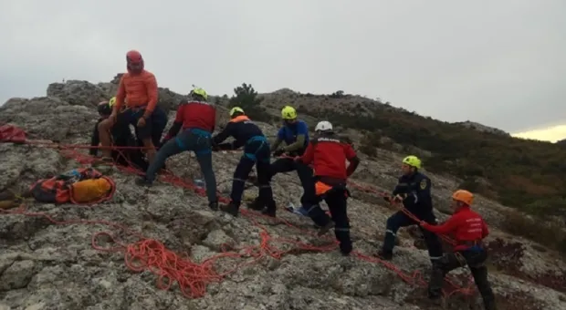 Альпинист чудом выжил после падения с 30 метров в Крыму