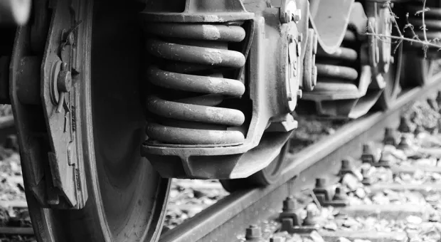 Запрыгивал на поезд, оторвало стопу: в Крыму парень трагически опоздал на рейс