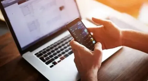 Банки обнаружили новый вирус, который крадет деньги через смартфоны россиян