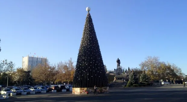 Какой смысл несёт шар на верхушке главной елки Севастополя