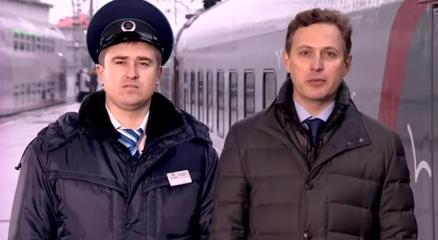 Первый крымский поезд уехал из Питера, а его начальник остался на перроне