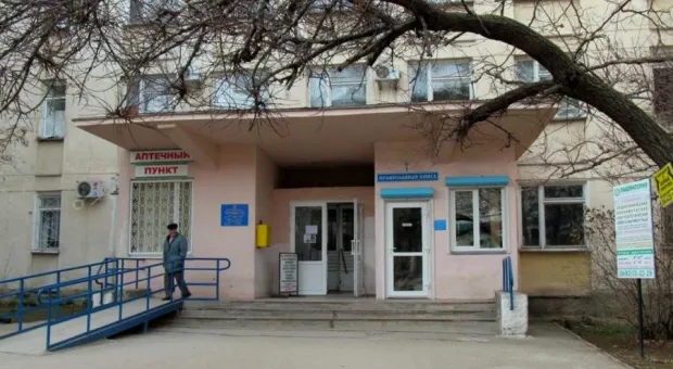 Севастопольская поликлиника на улице Ерошенко закрыта на 2/3 