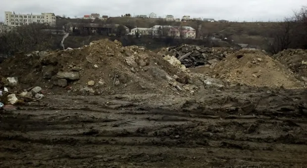 Строительный мусор с Большой Морской сваливают в Килен-балке